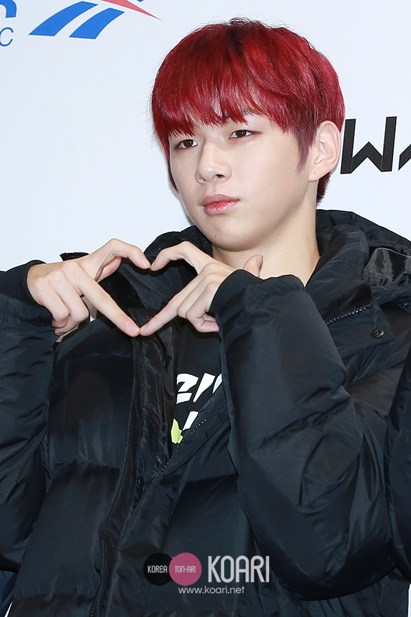 Photo]カン・ダニエル(Wanna One)、ハートのポーズもナンバーワン