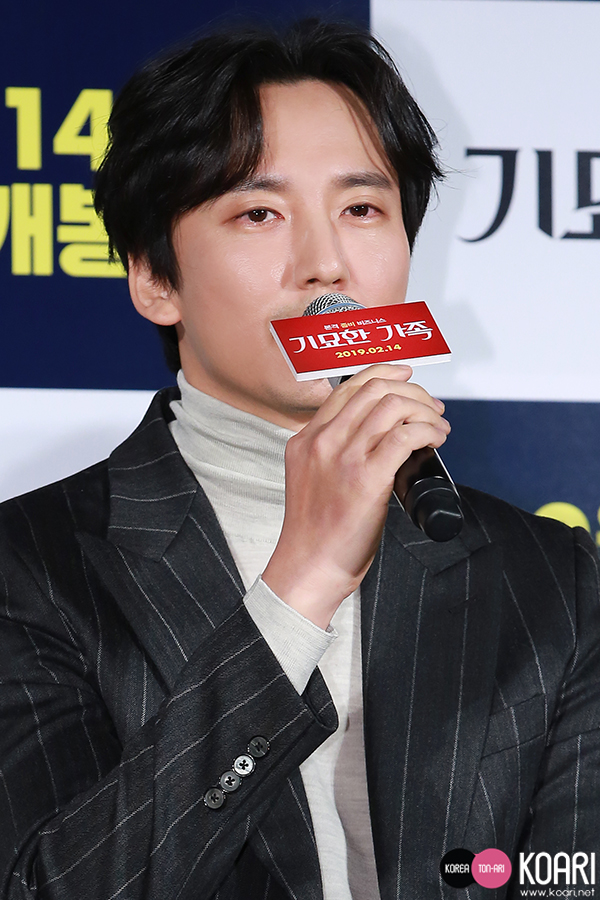 Photo]キム・ナムギル、深みのある眼差し - 韓国エンタメ・トレンド