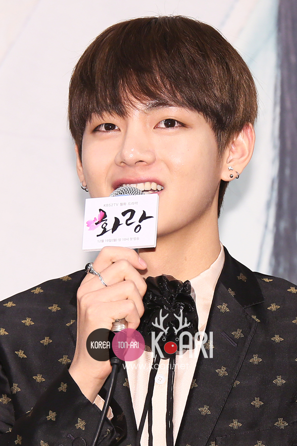 Photo] 「花郎」監督、演技初挑戦の防弾少年団Vに“一目惚れ”! - 韓国