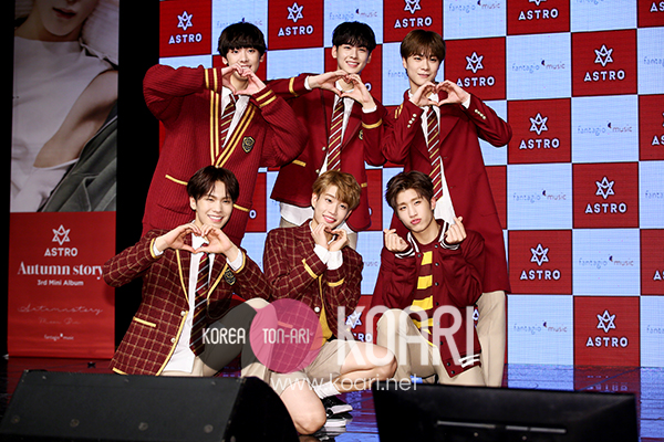 Photo]ASTROが帰って来た!ニューアルバム発売記念ショーケース - 韓国