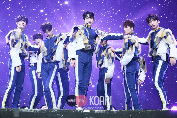 TRCNG、“10代のオオカミ少年”に変身したパワフルなステージ