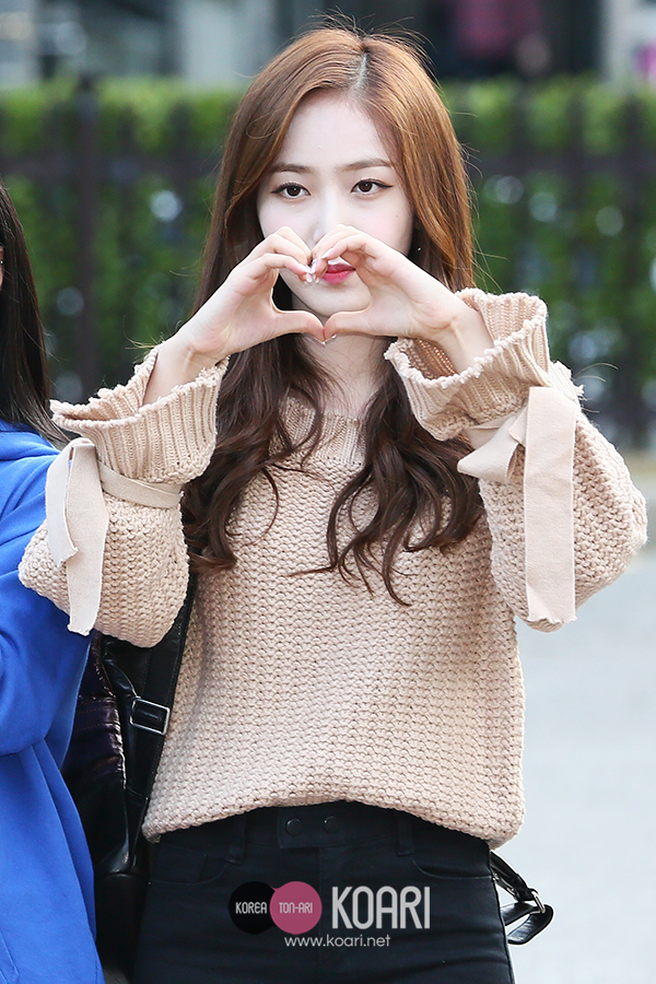 Photo] GFRIEND、元気に出勤”キュートなヨジャチングたち” - 韓国