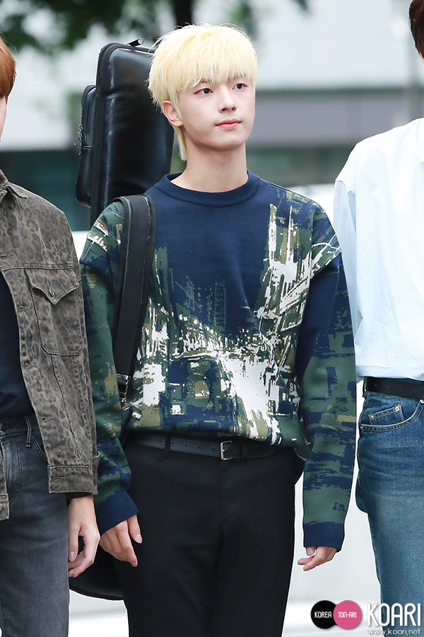 PHOTO]ONEWE、個性溢れる秋ファッション - 韓国エンタメ・トレンド情報