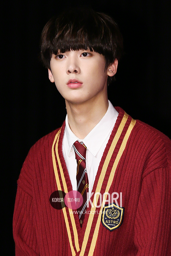 K-POP Astro トレカ プラスチック製 ムンビン 赤髪 ASTRO ムンビンのトレカがもらえる！「NEIKIDNIS」特別企画が