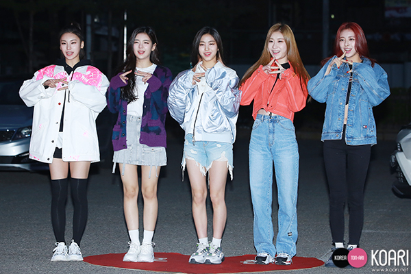 Photo] JYP新人ガールズグループITZYが「ミュージックバンク」に登場