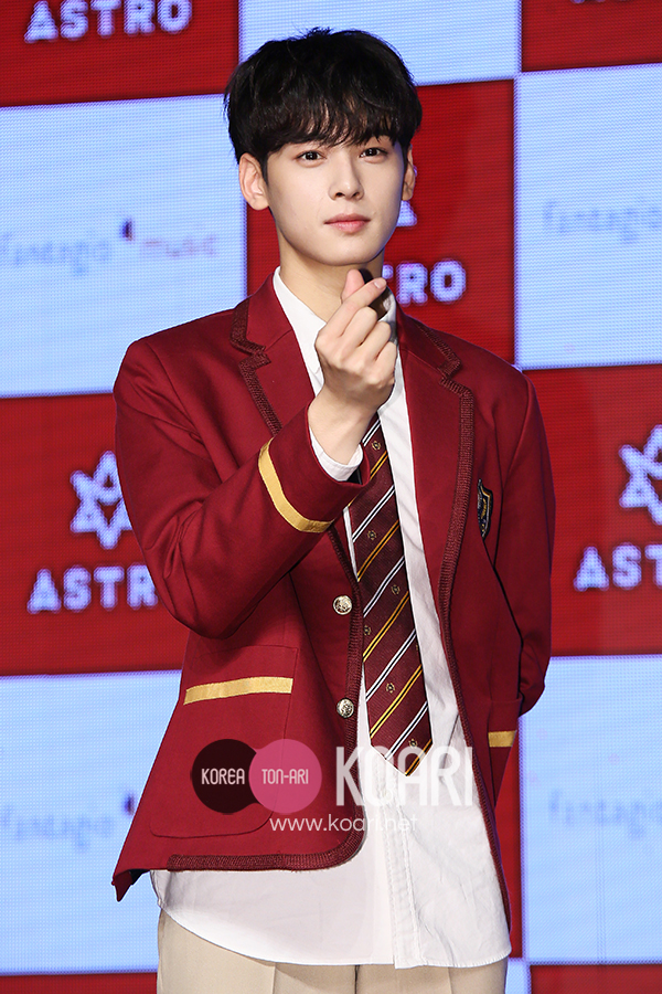 Photo]ASTROが帰って来た!ニューアルバム発売記念ショーケース - 韓国