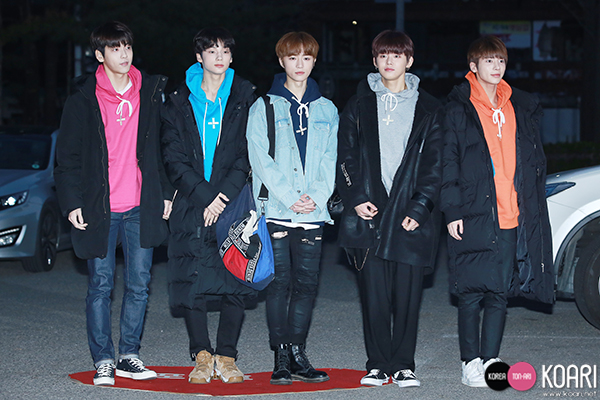 Photo] TXT(TOMORROW X TOGRTHER)、「ミュージックバンク」に出撃